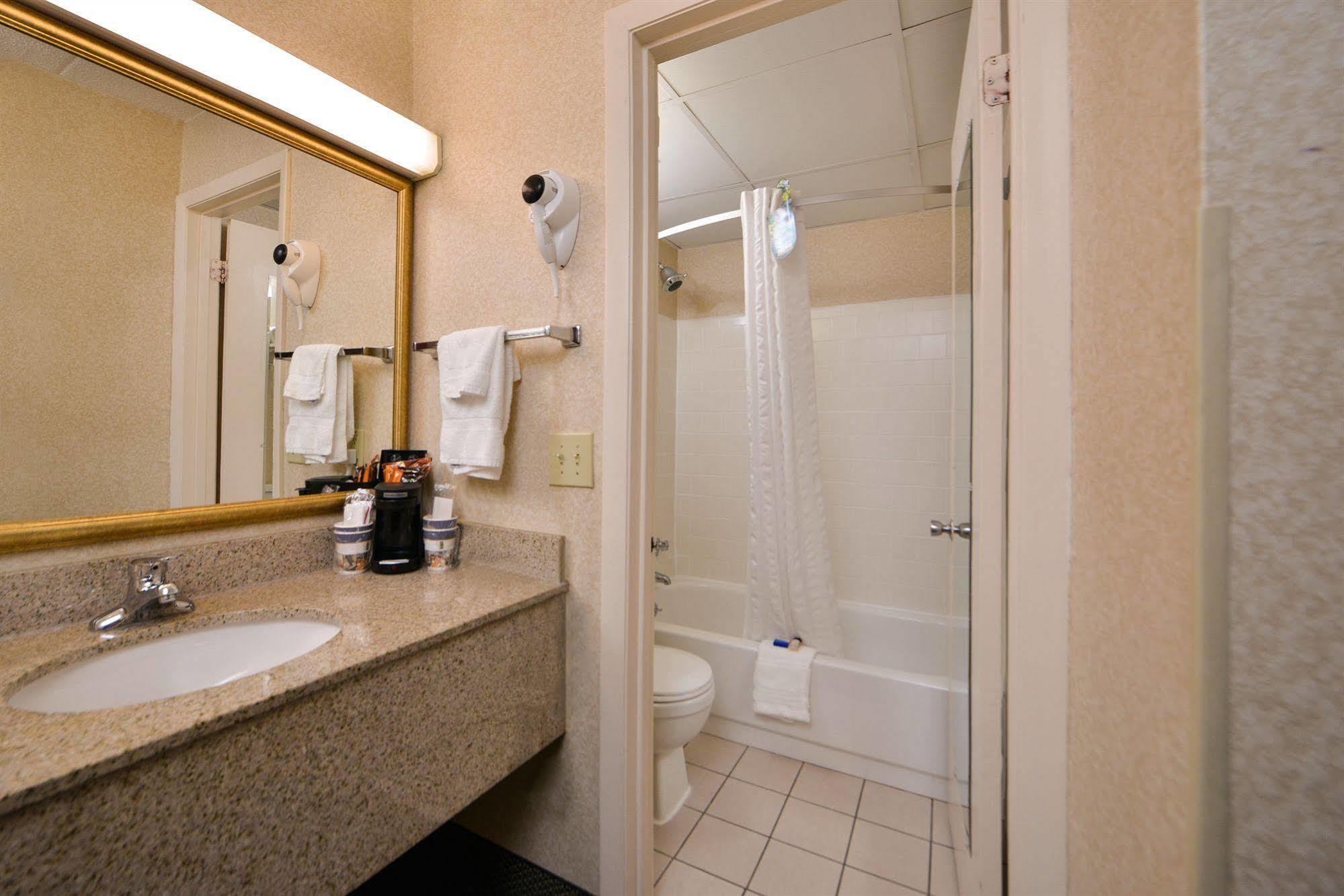 Days Inn By Wyndham Doswell \/ Kings Dominion Area Exterior photo